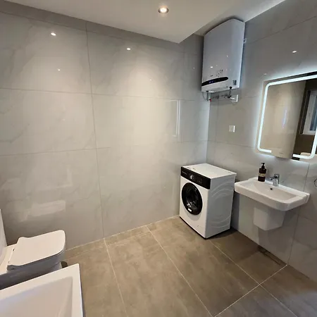 Sunflower, Designer Two-bedroom 아파트